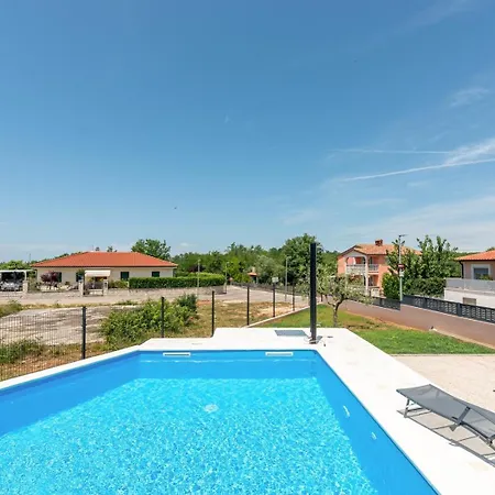 Renci Villa *